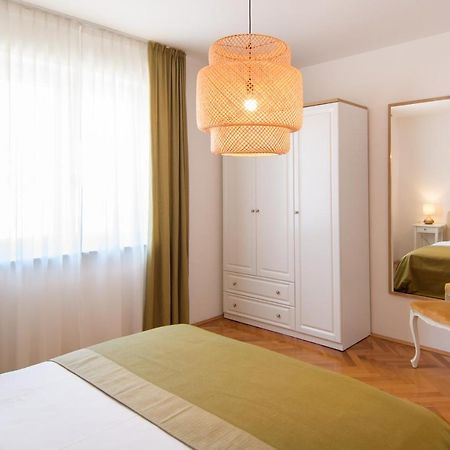 Julie City Centre Porec Apartment Eksteriør billede