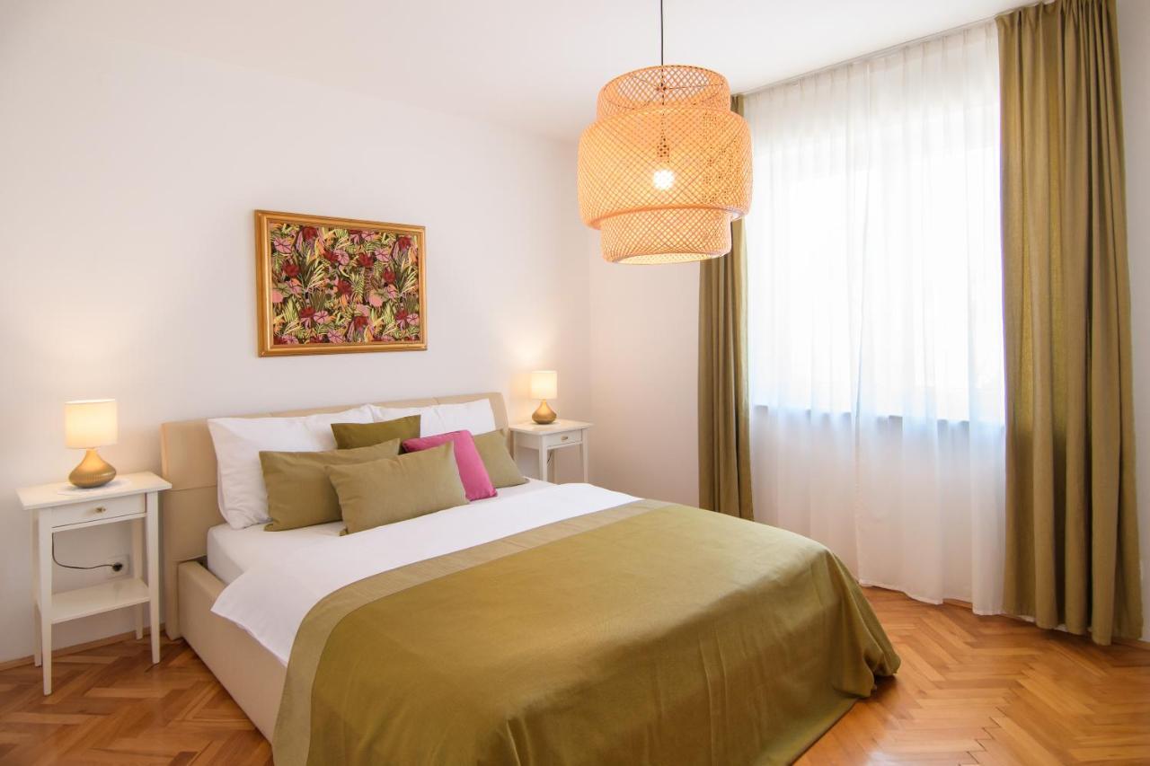 Julie City Centre Porec Apartment Eksteriør billede