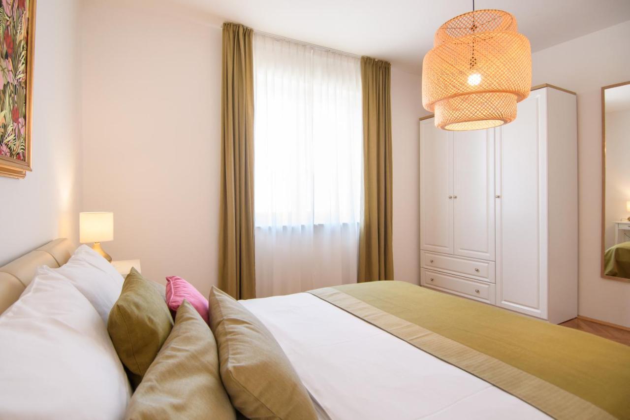 Julie City Centre Porec Apartment Eksteriør billede