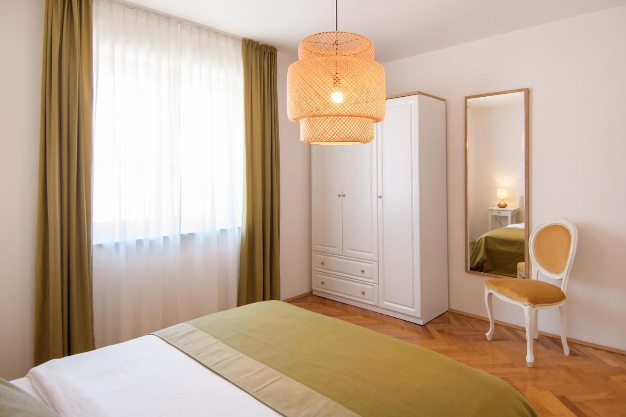 Julie City Centre Porec Apartment Eksteriør billede